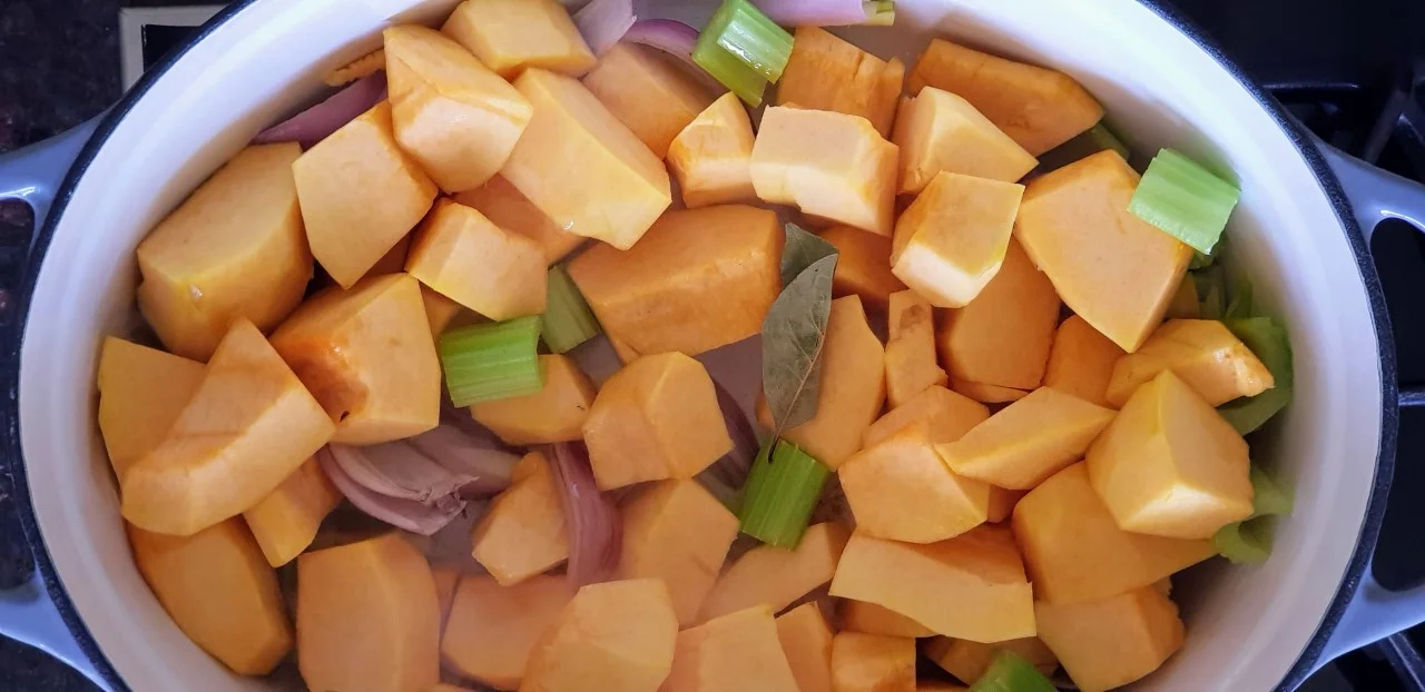 thumbnail_Adding+pumpkin+and+bay+leaf.jpg