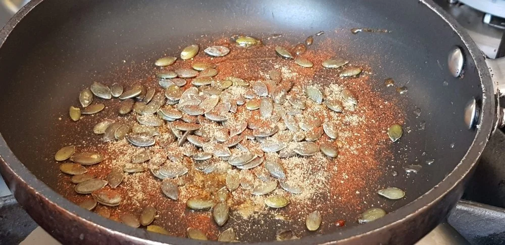 thumbnail_Tasting+with+spicy+paprika+and+caraway+seed.jpg