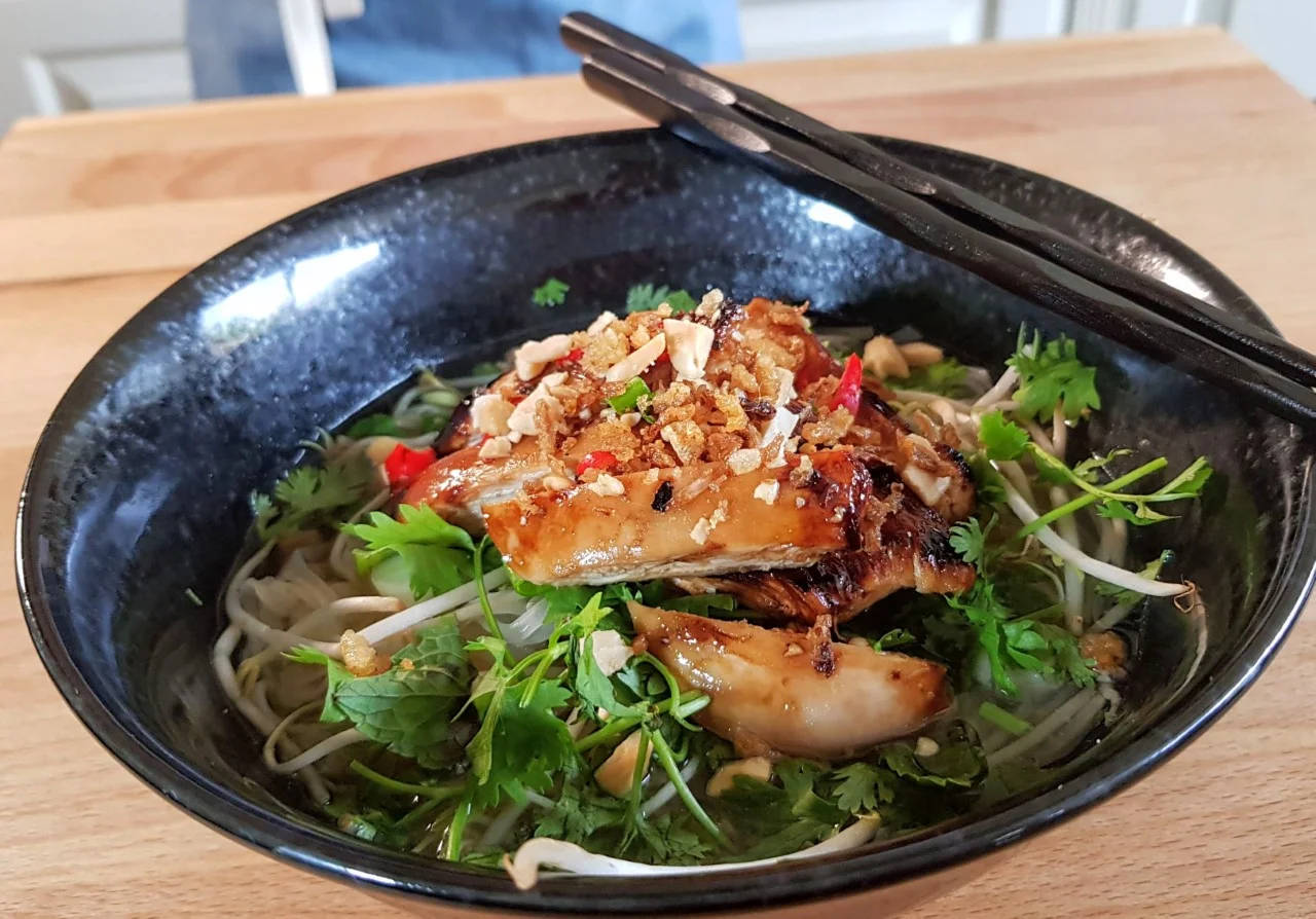 thumbnail_asian+chicken+and+rice+noodle+soup+2.jpg
