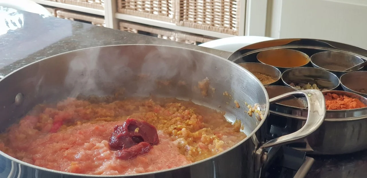 thumbnail_Adding+turmeric+fresh+tomato+and+tomato+paste.jpg