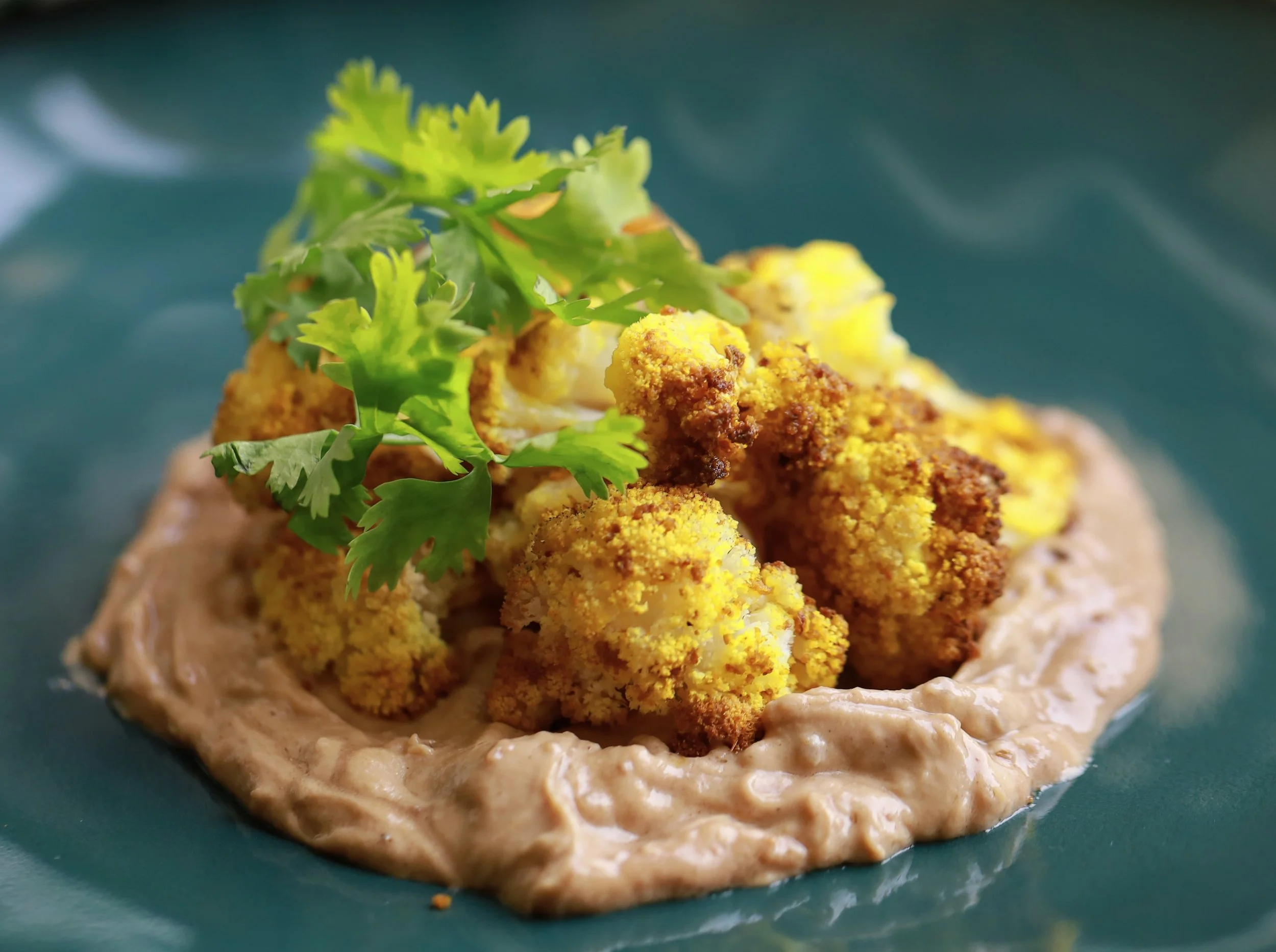 قرنبيط مشوي مع صلصة دبس الرمان