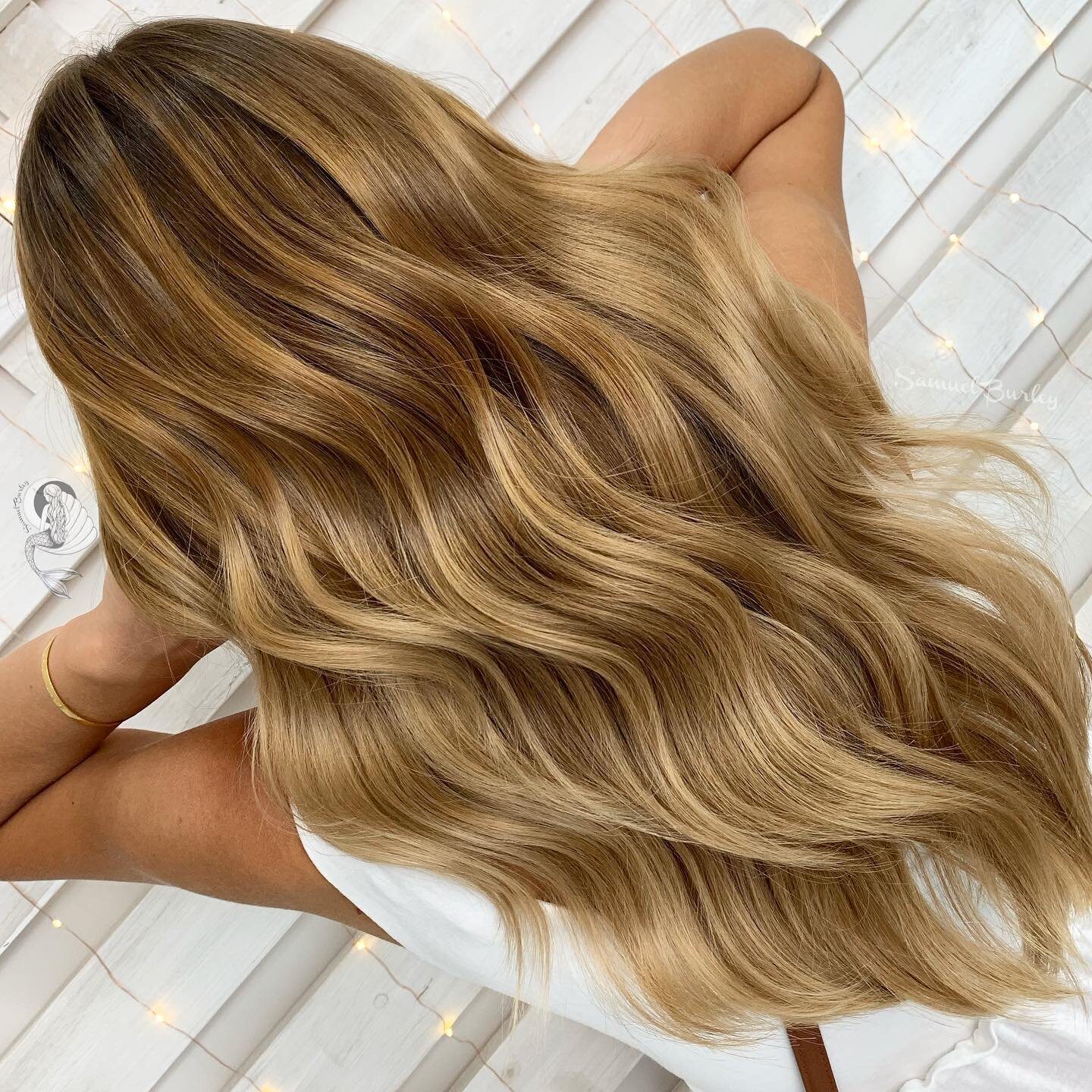 Surface painted balayage makes the softest melty colours. Working with warmth rather than fighting against it is a refreshing change and I am living for these honey ribbons 🍯