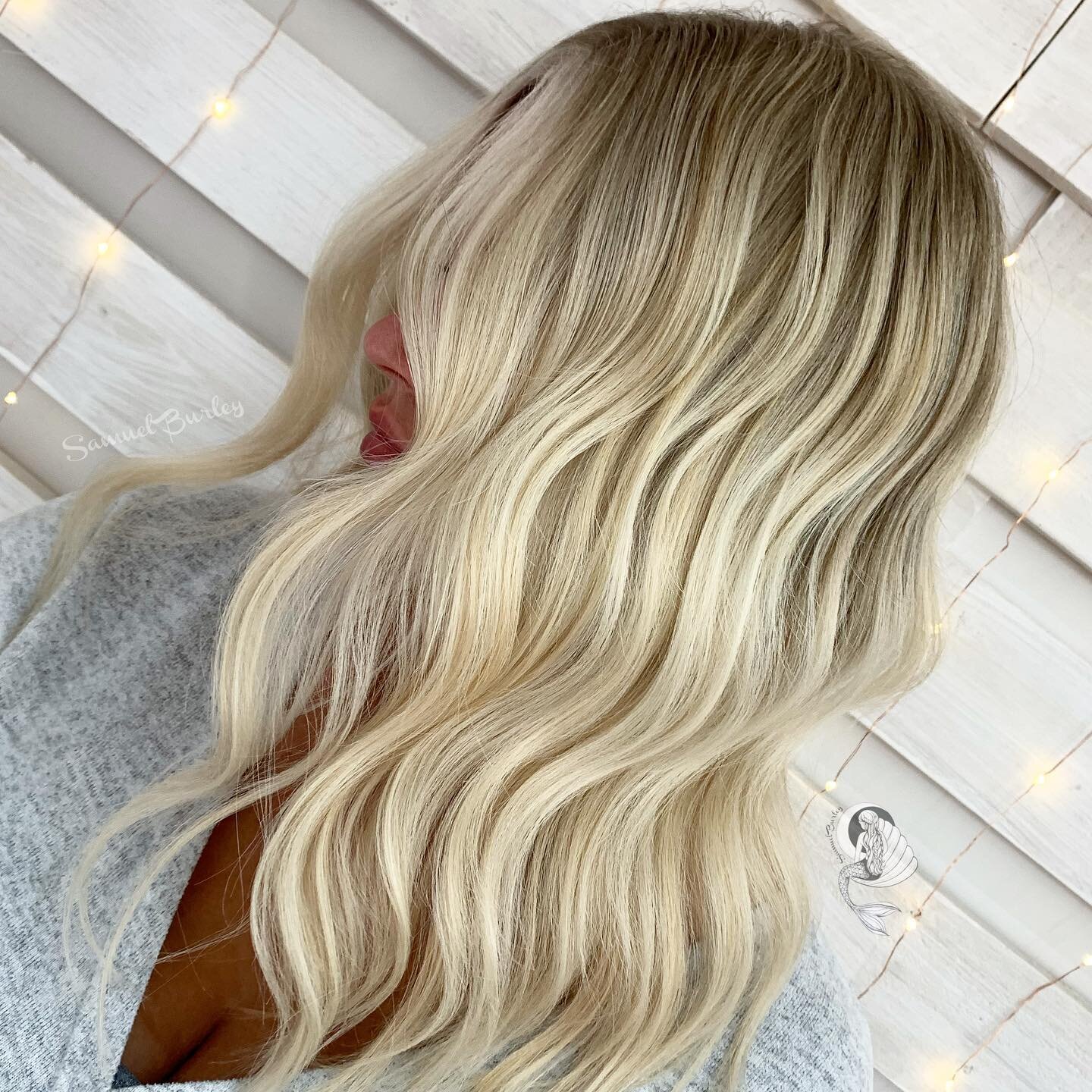 The only thing I love as much as the sea is beachy hair 🐚 
Air touch balayage is perfect for creating bright lived in blondes, melting from the natural hair colour for lower maintenance and a soft, clean grow out.