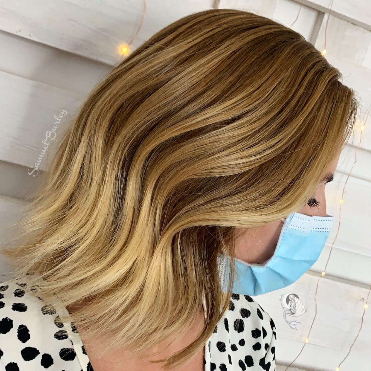 Handpainted balayage is one of my favourite techniques to use when I&rsquo;m working with natural warmth.
Sun kissed caramels and honey blonde ribbons serving some serious Californian bronde vibes.