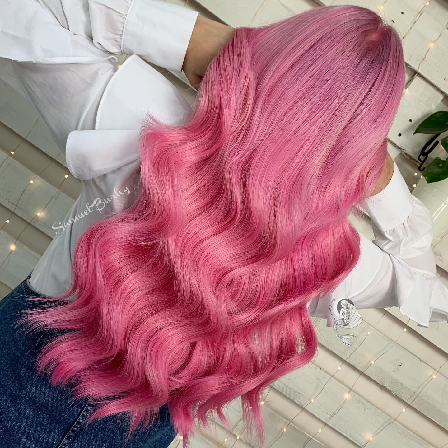 Apparently I only do pink hair now 🦩
Fresh new colour, without the use of bleach and a clever mix of Crazy Color power pigment with water, creating the softest candy floss pink, finished with 20&rdquo; custom coloured hair extensions.