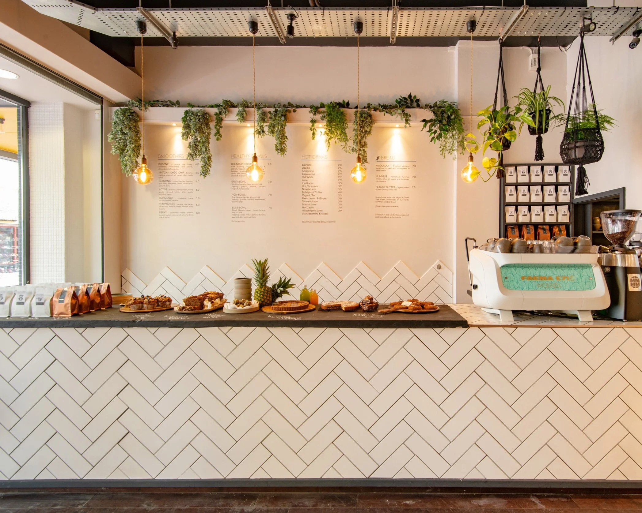 WOLFOX HEALTH CAFE - BRIGHTON ( 27 Preston Street, Brighton, BN1 2HP ) BRUNCH & DINNER MENU EMAIL info@wolfox.co.uk