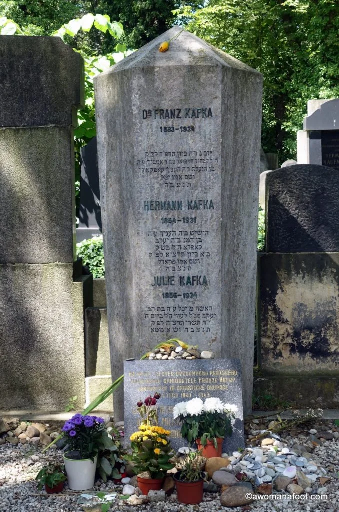 The New Jewish Cemetery in Prague - a beauty beyond Franz Kafka's grave. Learn more why it is worth your visit at awomanafoot.com | #Prague | #Cemetery | #Judaism | #JewishHistory | #ArtHistory | #EasternEurope | #Kafka | #LiteratureTravel | What to see in Prague | Prague off the beaten path | Travel for book lovers | Cultural Travel | Where is Franz Kafka's grave? | Cultural Travel | East European Travel |