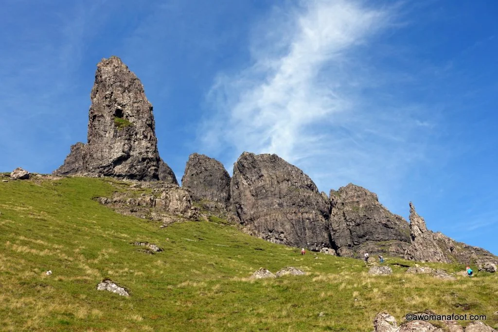 The Old Man of Storr is the most iconic place on the Isle of Skye. Read this article to learn how to hike it for magnificent views and unforgivable adventure! awomanafoot.com | Hiking trails in Scotland | What to do on the Isle of Skye | Best activities in Scotland | Scottish travel | Best travel destinations in Europe | #Skye #Storr #Scotland #Hiking #Solo #HikingTrail #FemaleHiker #Travel #Europe #ActiveTravel