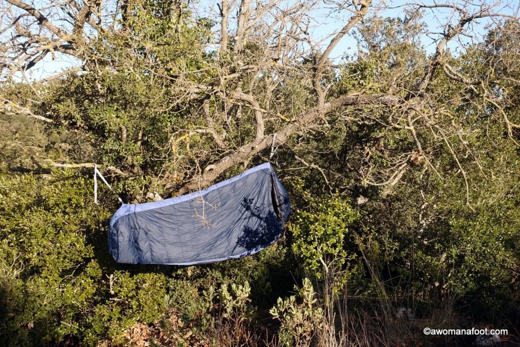 All you need to know about DOWN sleeping bags! The pros and the cons, how to choose and take care of your down sleeping bag! | Hiking | Camping | Gear Guide | Down or synthetic sleeping bag | awomanafoot.com