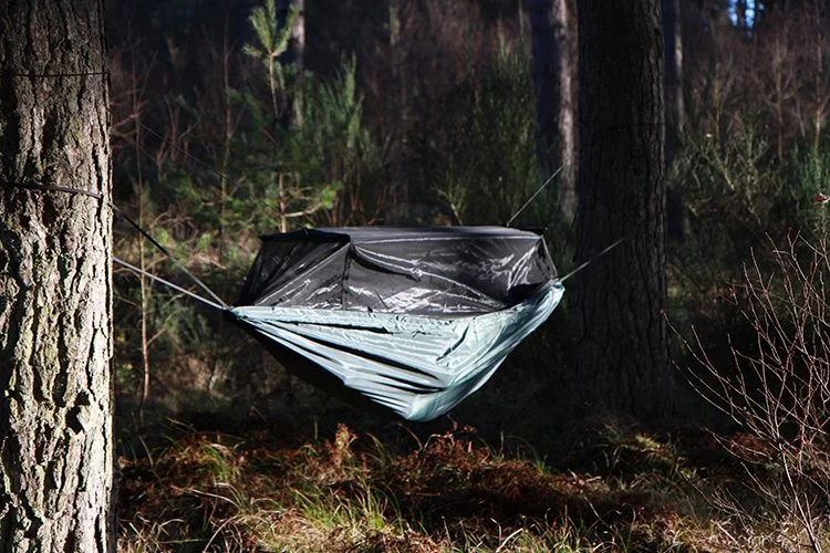 Which shelter is the one for your? This ultimate guide to choosing camping shelters is here to help you find the best fitting your needs tent, tarp, hammock or bivy. #Camping #Hiking #tent #GearGuide |How to choose a tent | Camping Gear | Backpacking and Hiking Gear | Camping Solo | awomanafoot.com