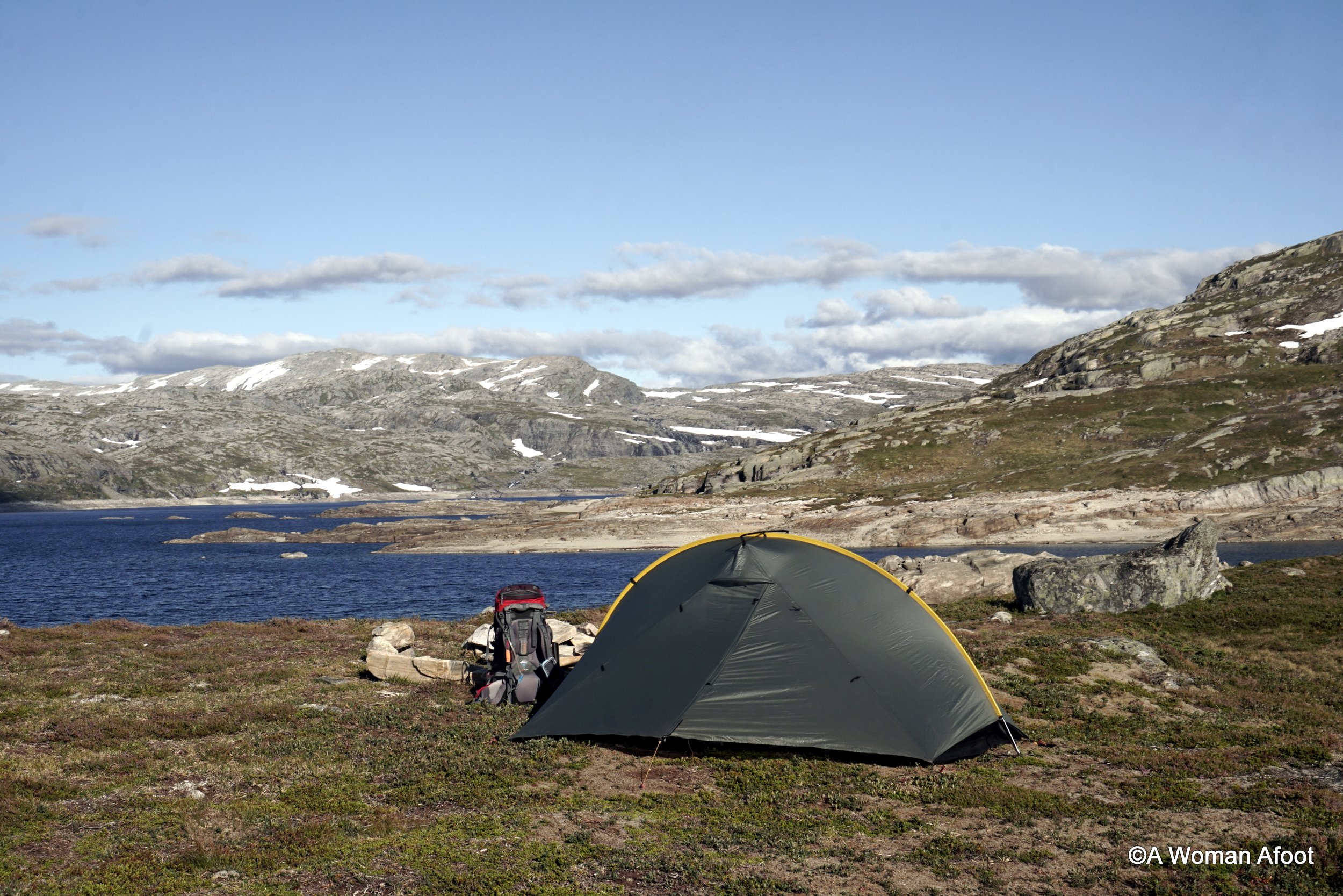 https://images.squarespace-cdn.com/content/v1/59fdb3ef692ebe060b7f31c7/1535628367056-LGF4RMDZYDIHPITMYO7R/hiking+camping+solo+in+Norway+female