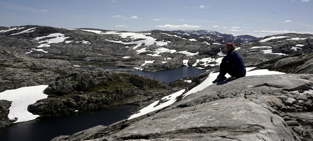 Another fantastic destination in Norway for solo hikers and all adventure types! Click to see how beautiful the trail from Høgabu to Vending near Bergen is @awomanafoot.com | Hiking trails in Europe | Hiking in Norway | Adventure in Scandinavia | Female solo hikers | Wild camping in Norway | Hiking trails near Bergen | #hiking #camping #Bergen #Norway #solo #wildcamping #trails #adventure
