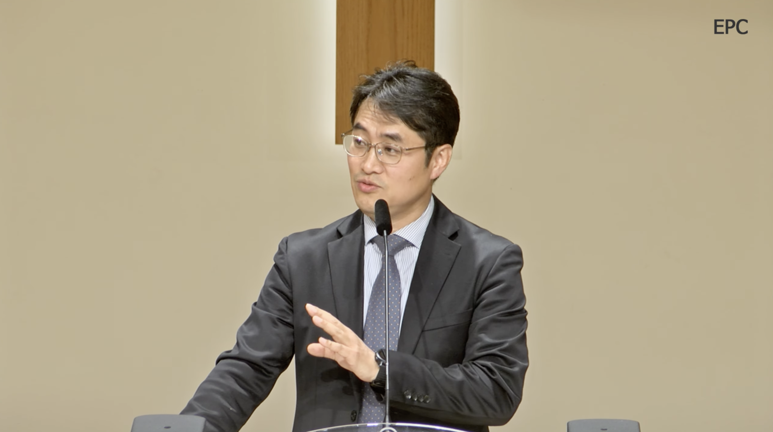 누가 하나님을 대신하리이까