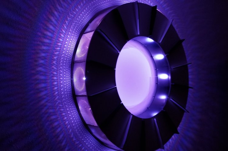 David Mahawili , IODINE SKY, Light installation