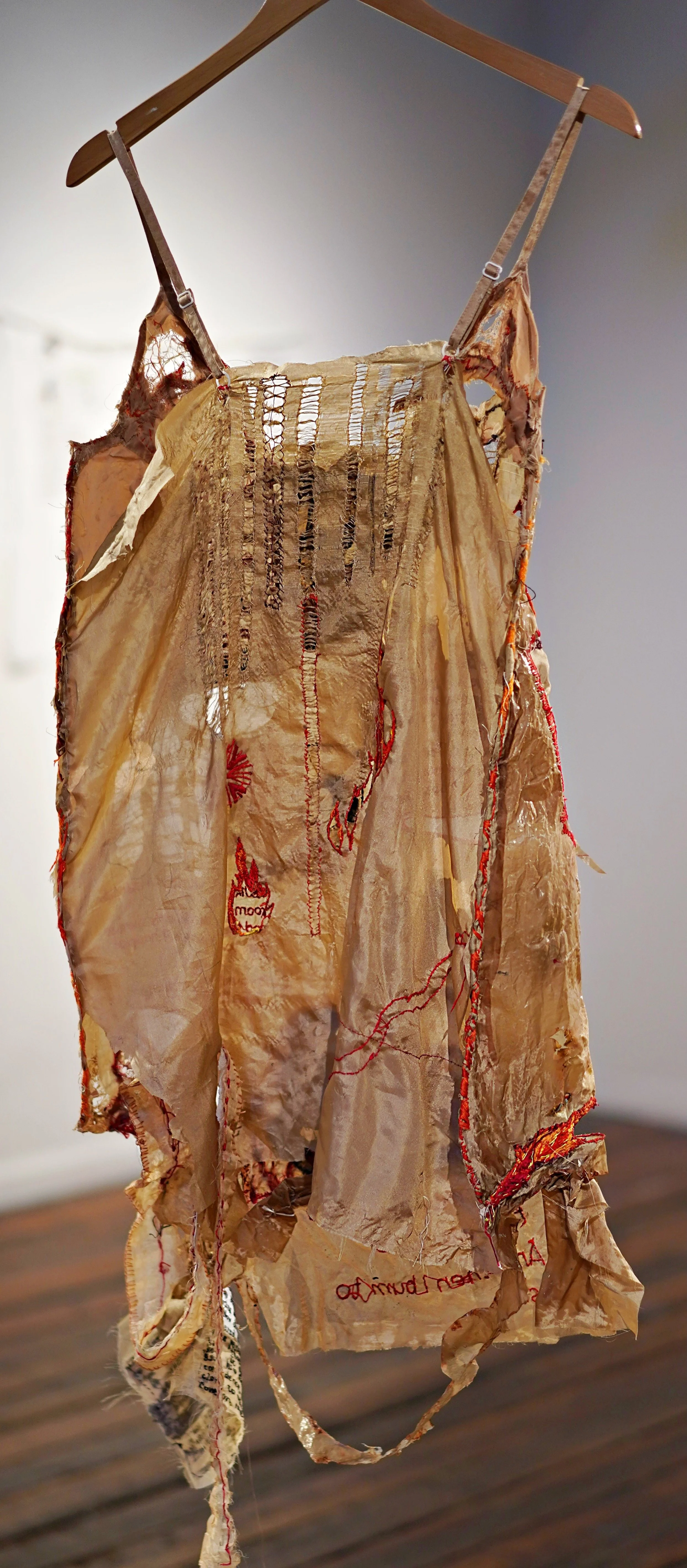 " C h i ca g o , S e pt emb er 1 9 9 3-M a y 1 9 9 5" [Back]
Hand embroidery on silk, hand sewn and stiffened dress. 50 x 17 ×2 inches.