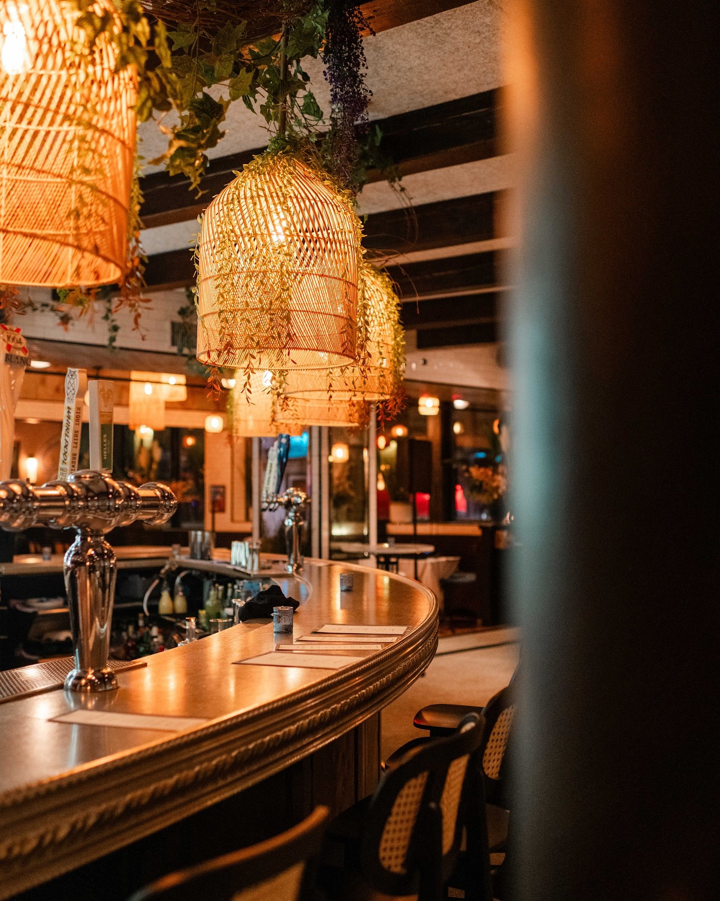 This is what I like to call mood magic. Perfect lighting and posh drinks 🍸✨ this always sets the tone for a happy night