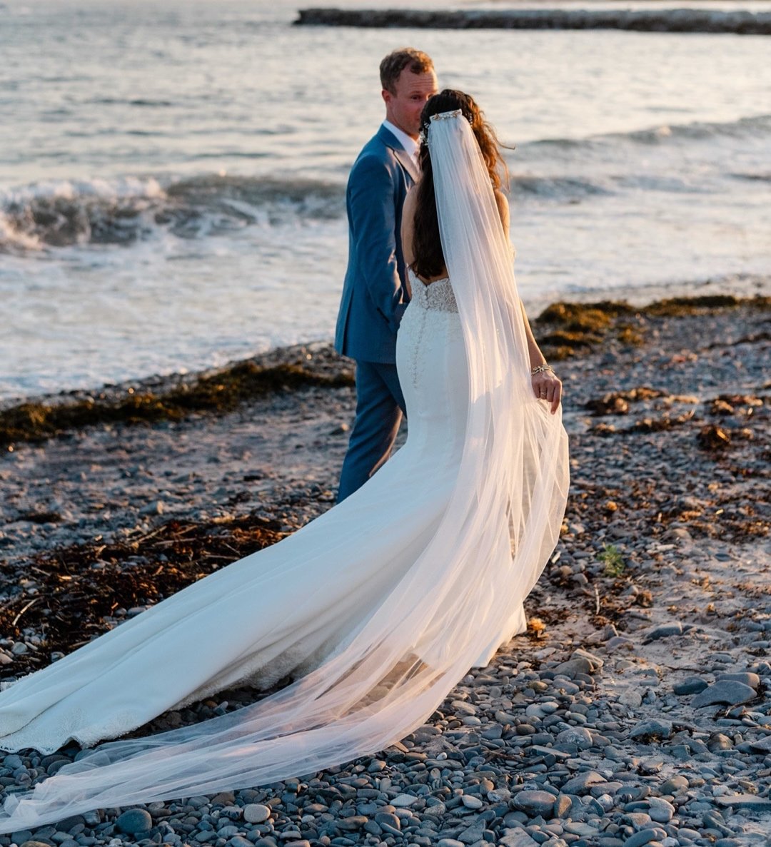 Quiet moments by the 🌊sea

#mainewedding #maineweddingphotographer #bostonweddingphotographer #newenglandwedding