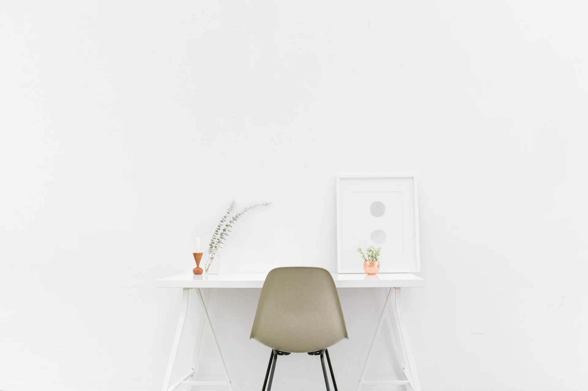 Clearing the Clutter: 4 Tips to Simplify Your Work Space