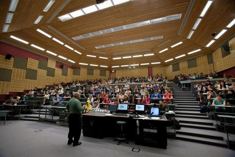 university of waikato students in lecture theatre.jpg