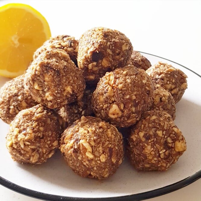 Godaste rå bollar med lakrits och citron