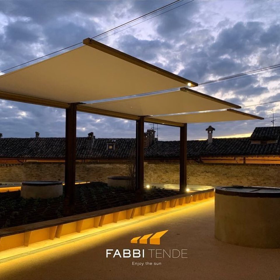 [✨New Project✨] Installazione presso @uniurbit di tende a rullo trazionate a scorrimento orizzontale  #fabbitende #enjoythesun 

➡ Automazione Somfy Italia
➡ Tessuto Solits92 by Serge Ferrari
➡ Cavi in acciaio inox AISI 316 &Oslash;7

#tende #tendear