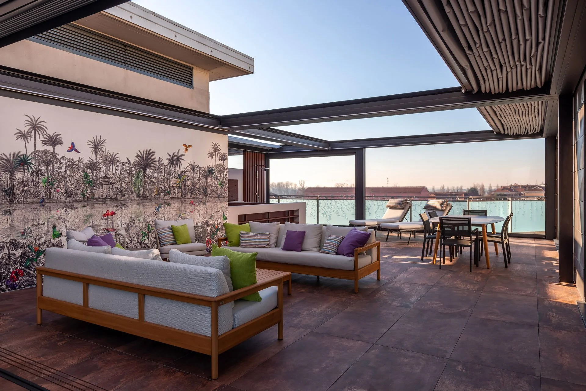 ☀️ Sole pieno? Apri.
🌡️ Caldo eccessivo? Regoli.
🌧️ Pioggia improvvisa? Chiudi.

👉 Grazie al sistema di telo retrattile della pergola Isola 3 di KE hai il controllo totale del tuo spazio esterno.

✔ Regolazione naturale della luce
✔ Ventilazione i