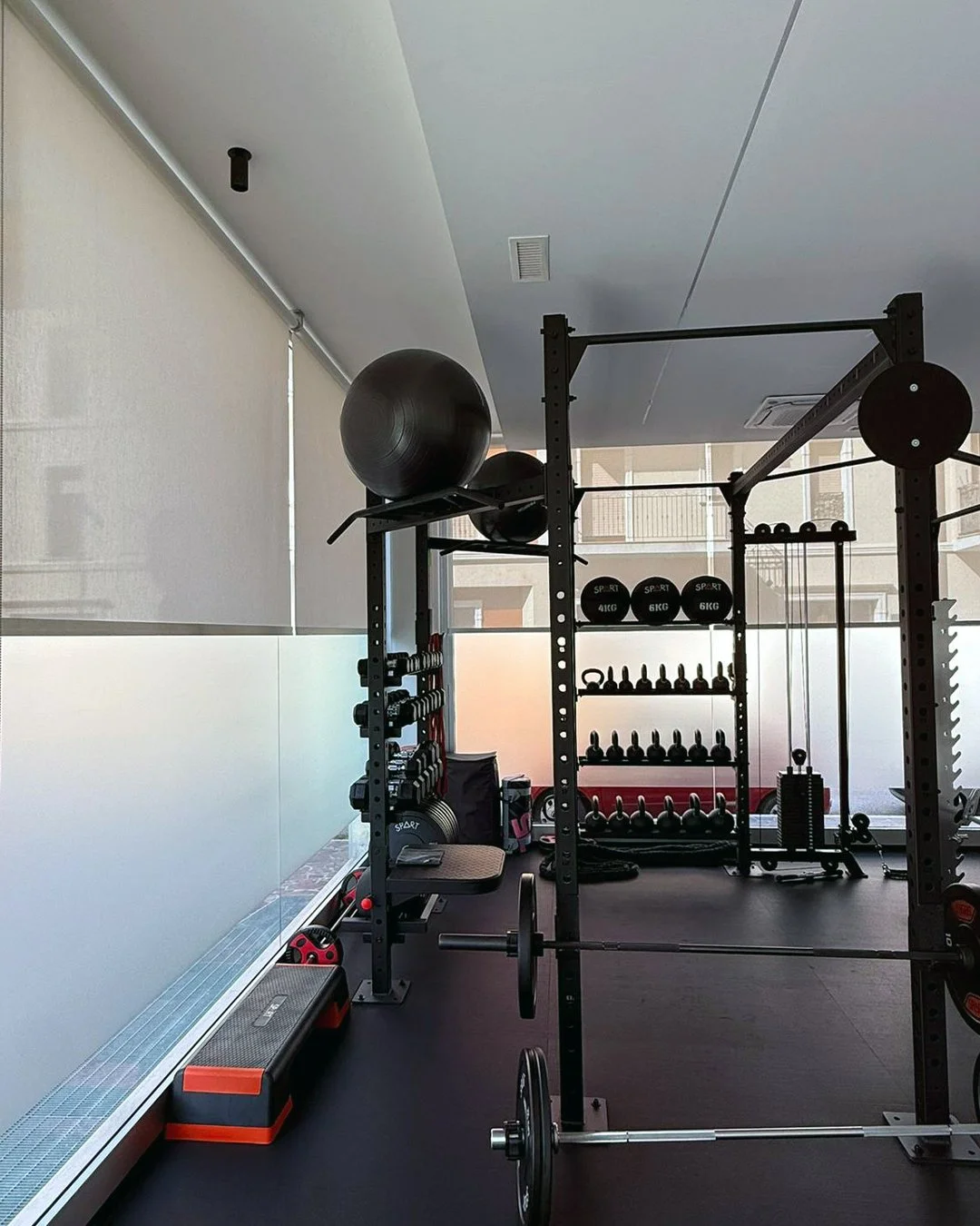 ✨ Comfort visivo, privacy e luce naturale: ogni dettaglio contribuisce a migliorare uno spazio.
Per lo Studio Move di Giulianova abbiamo installato tende a rullo filtranti, studiate per creare un ambiente pi&ugrave; funzionale e piacevole durante ogn