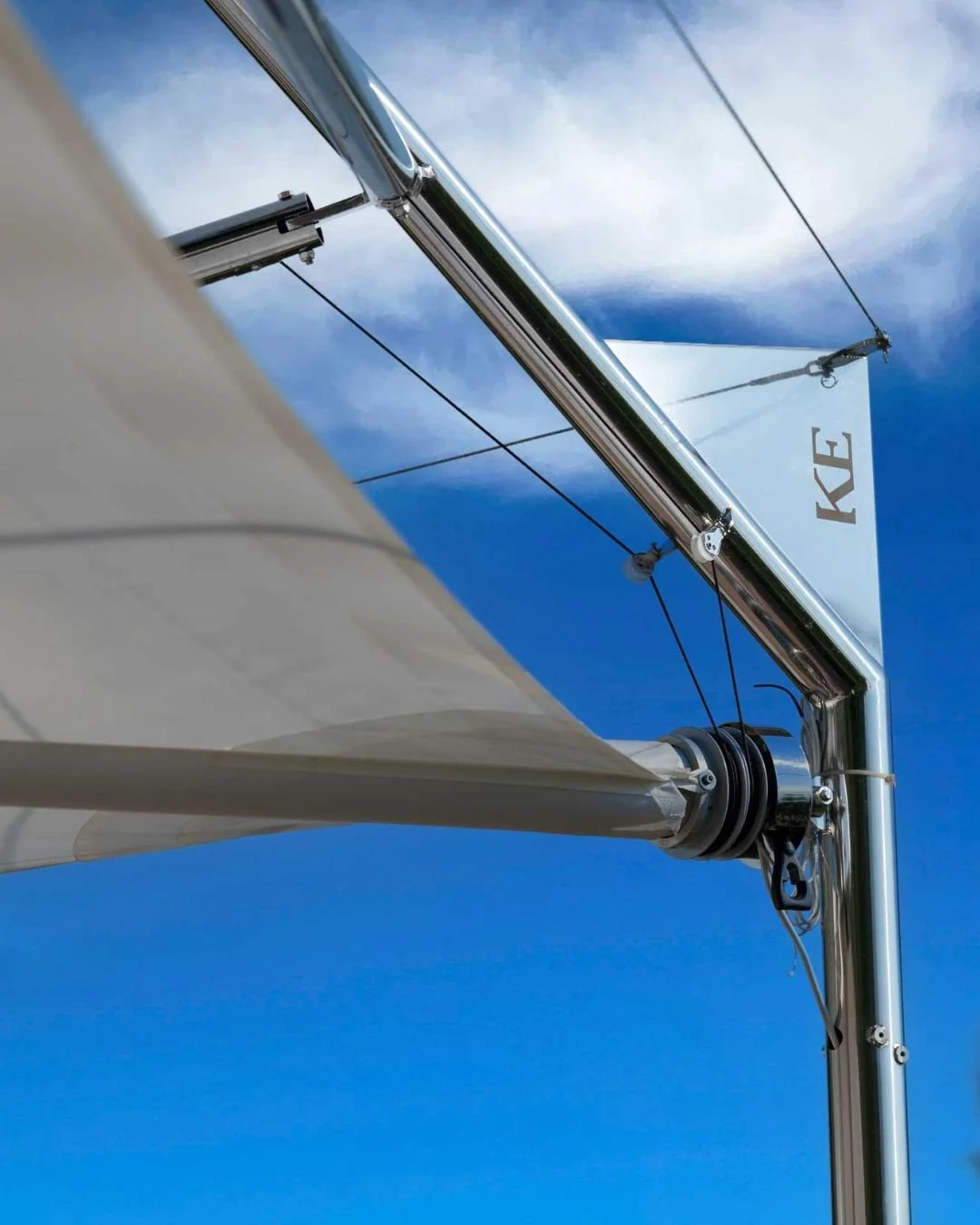 ✨ Leggera nella forma, sorprendente nelle prestazioni.

KOLIBRIE di KE &egrave; la vela ombreggiante che unisce design essenziale e massima versatilit&agrave;. Grazie al suo unico palo di sostegno e alla rotazione a 360&deg;, si adatta facilmente all