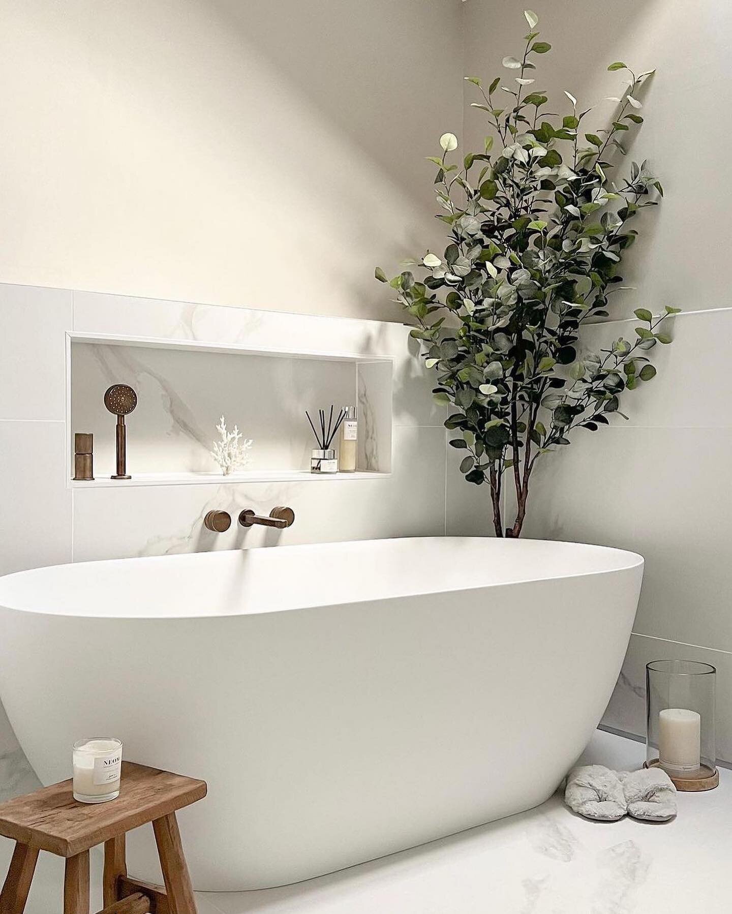 Indulge in opulence and tranquility within this lavish oasis. Immerse yourself in pure bliss as you unwind and disconnect. Our exquisite freestanding bathtub steals the show, accompanied by the exquisite craftsmanship of our Engineer Collection taps 
