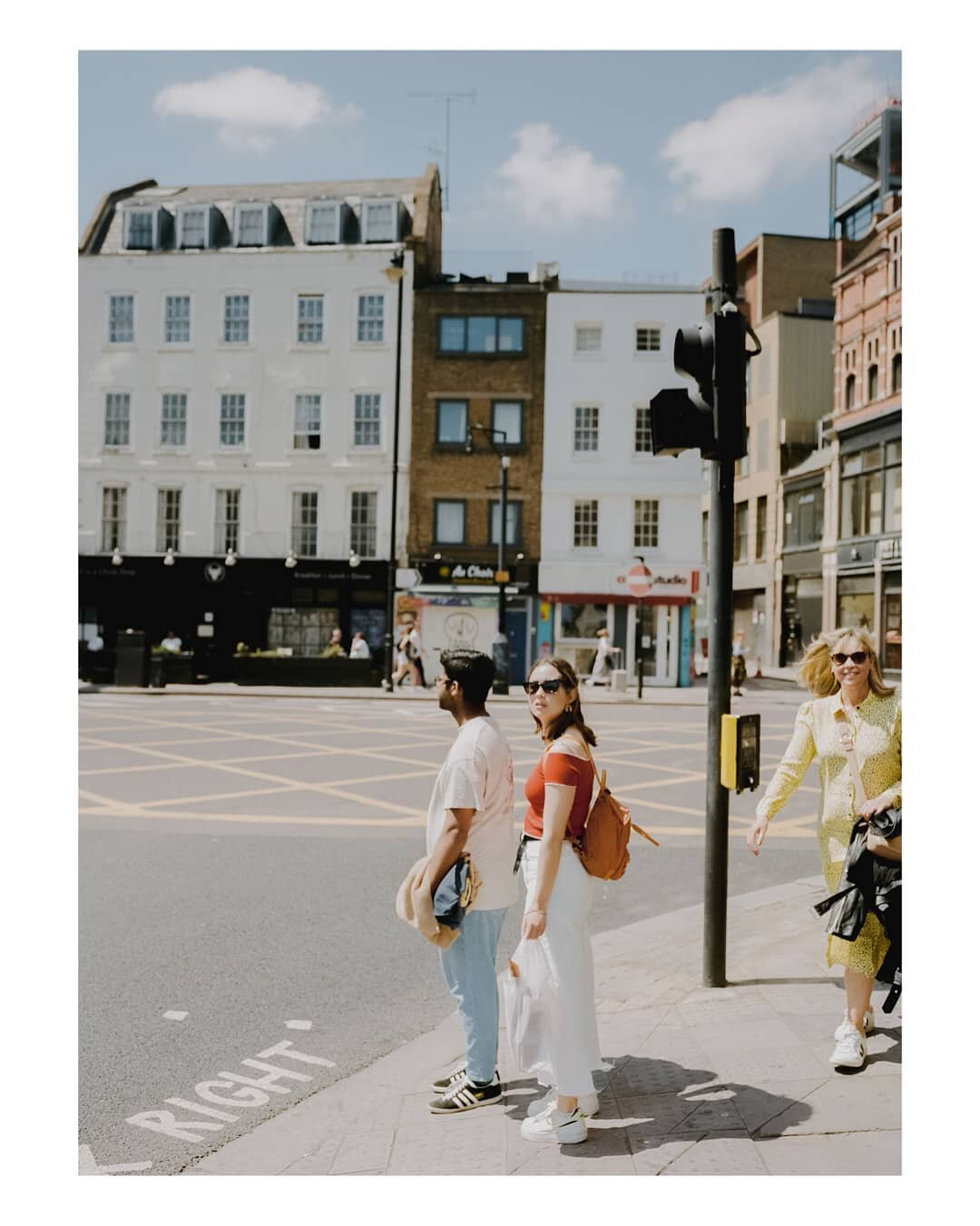 Cheers to the woman in yellow having clearly a great day 👌😂

Mamiya and that portra 400 film no one has heard about yet. Landan.