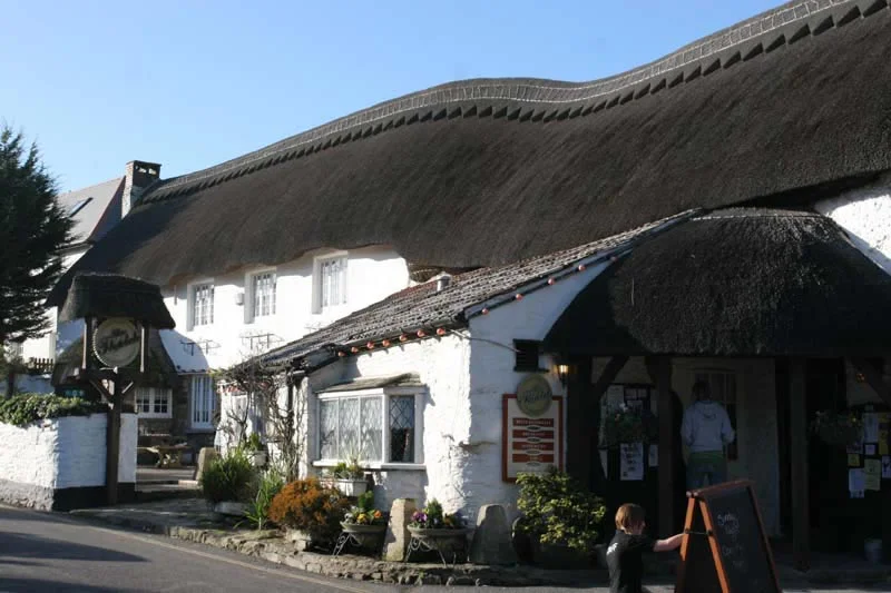 It is a two-minute stroll to Thatched Inn