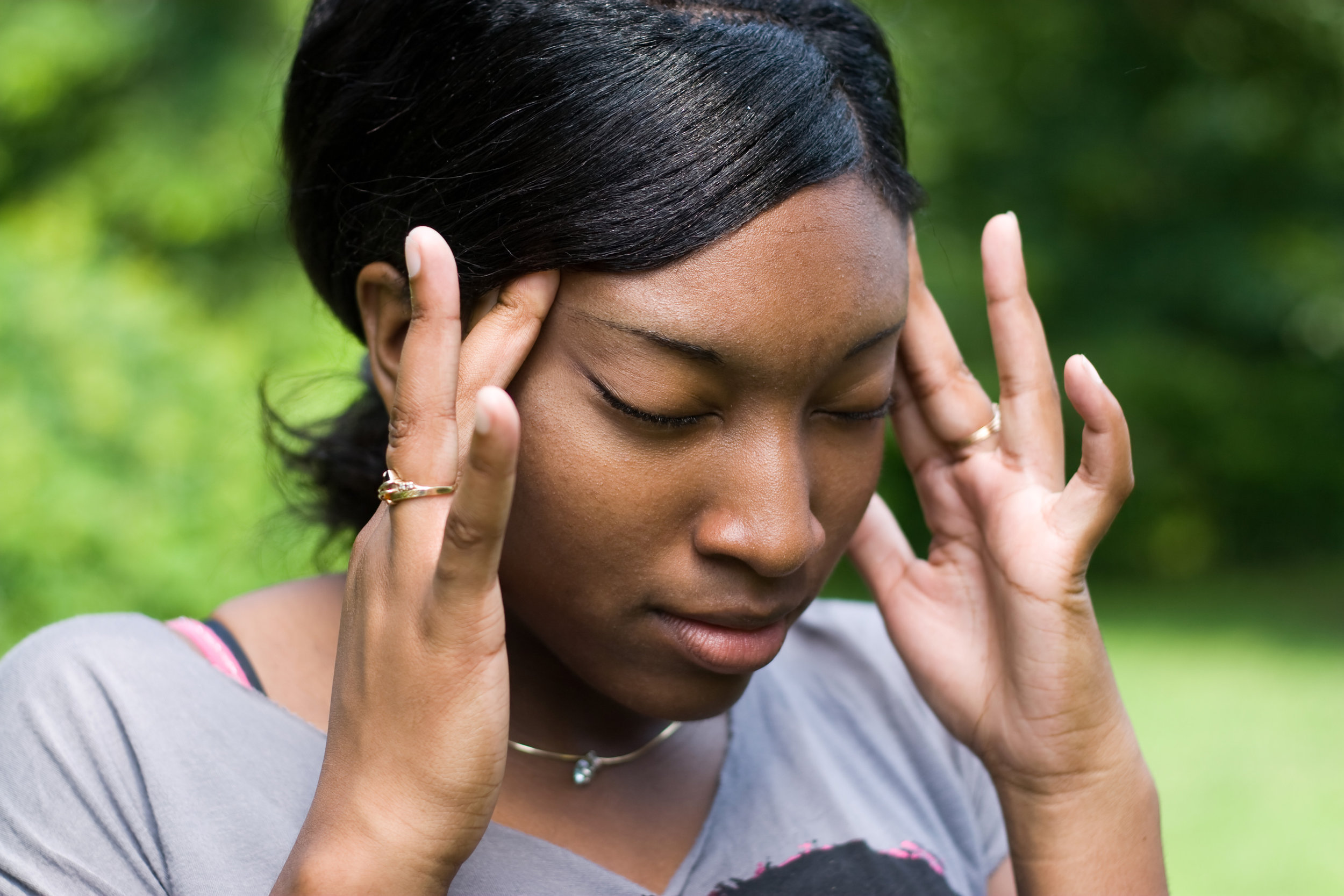 this-young-woman-is-experiencing-intense-stress-or-pain-from-a-splitting-headache_rYDbTFArj.jpg