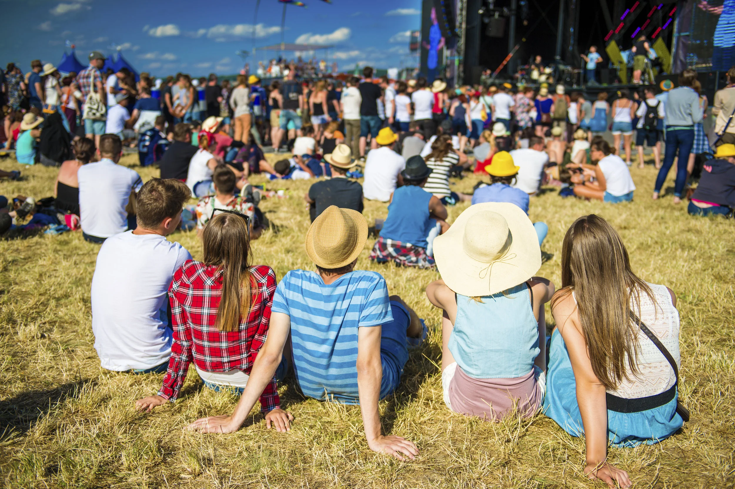 graphicstock-group-of-beautiful-teens-at-concert-at-summer-festival_rAxast6TZ-.jpg