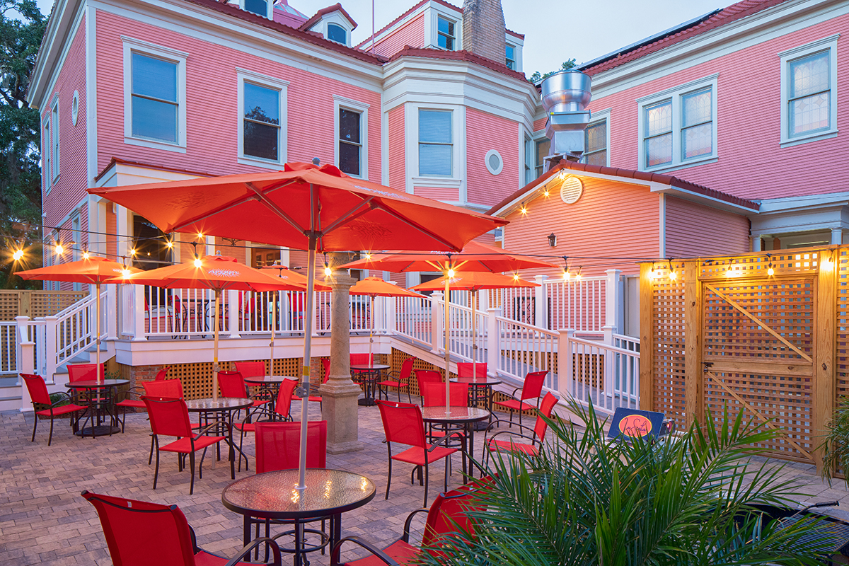 LaScala_Night_courtyard.jpg