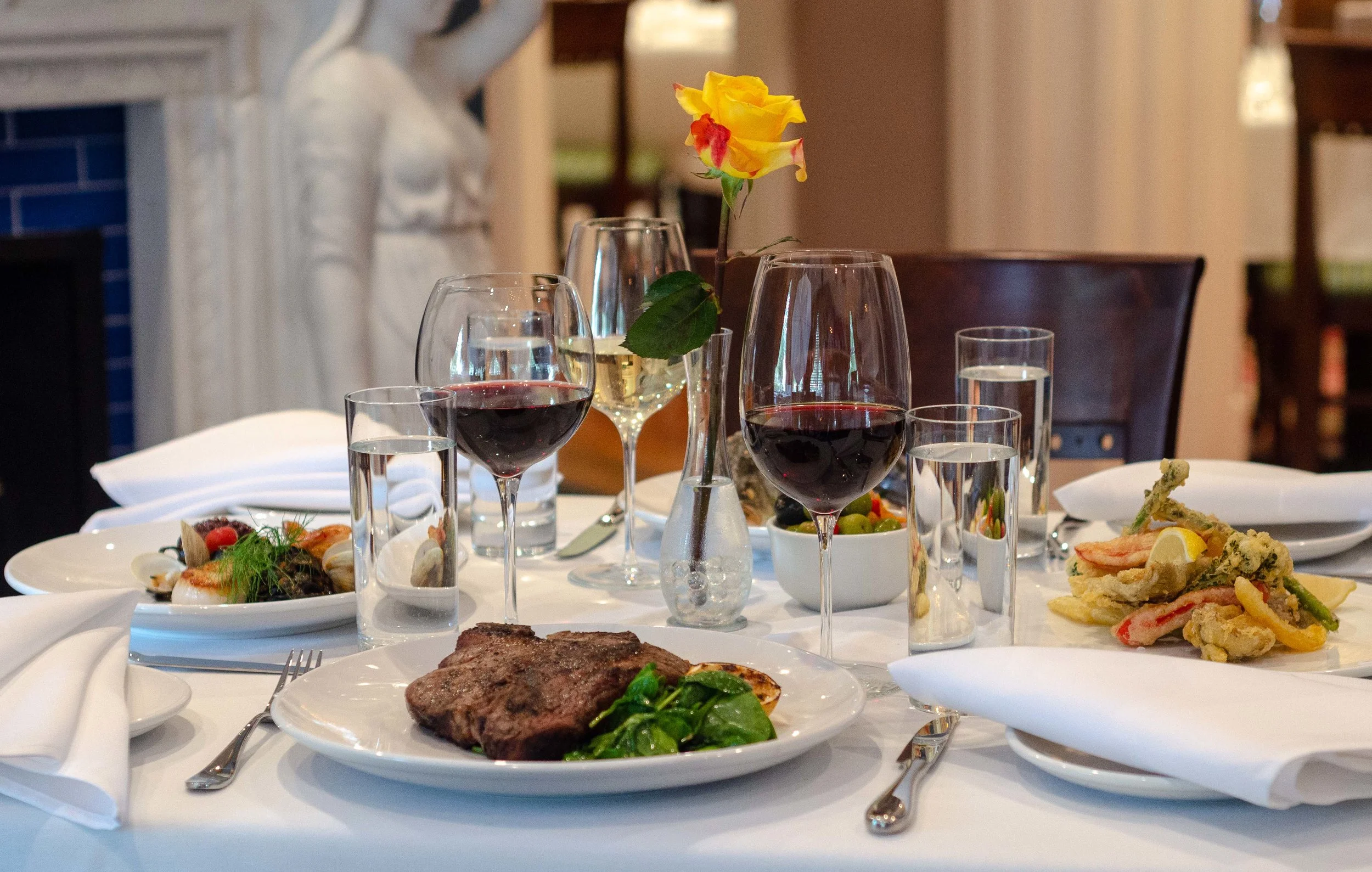 LaScala_tableset.jpg