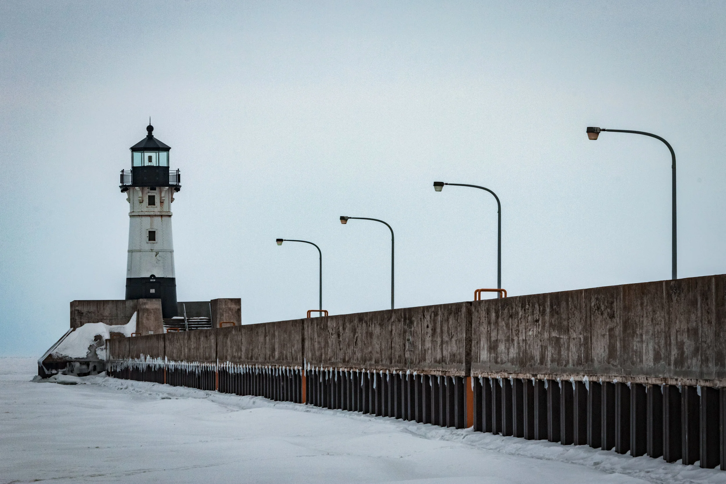 Duluth Lighthouse and Walkway.jpg