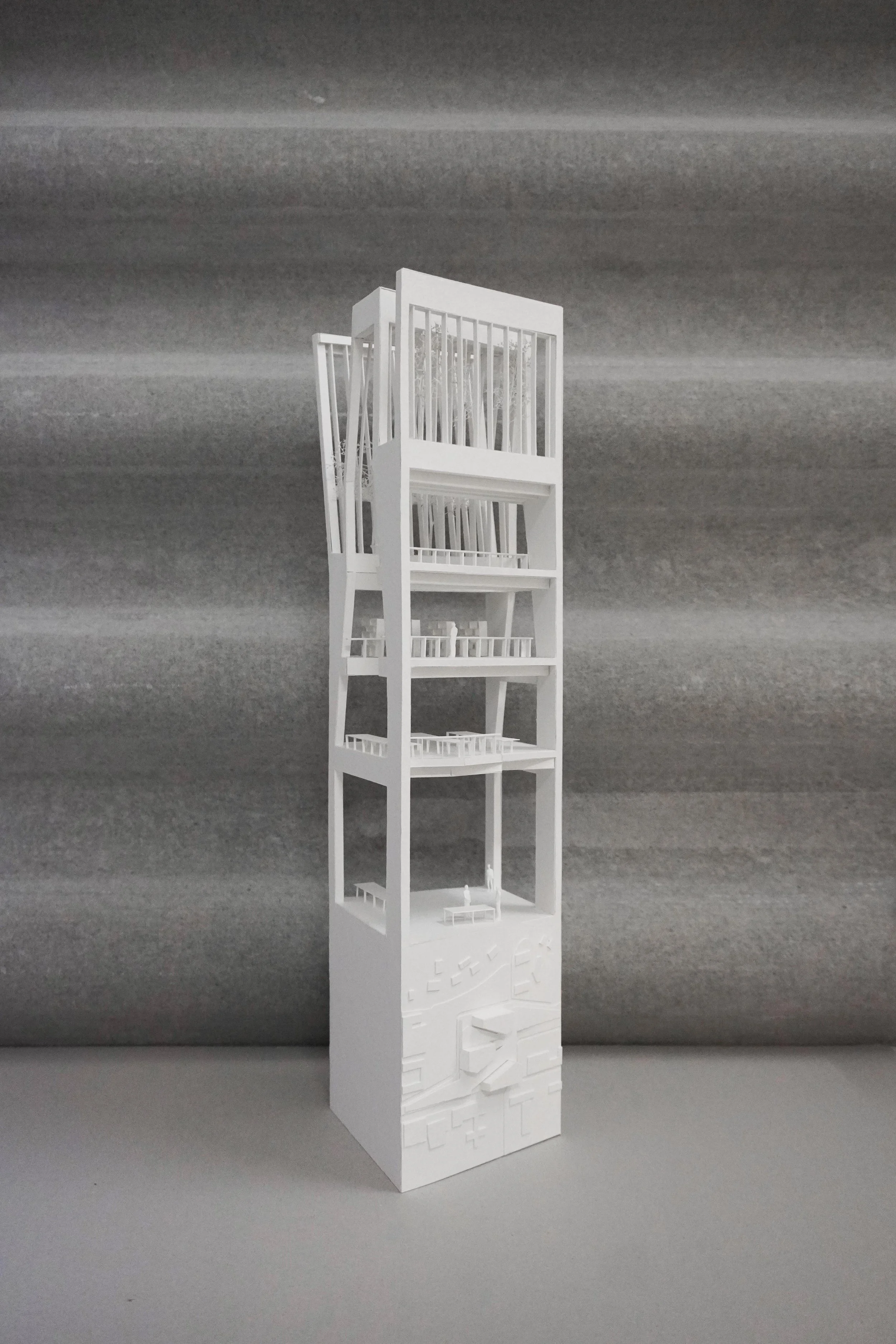 Thapar_McM_plattenbaustudio_01_LQ.jpg