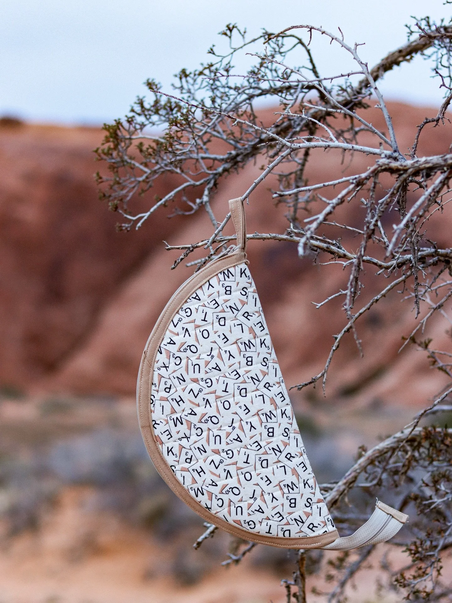 Pattern Spotlight: The Sunny Side Up Pouch by @centerstreetquilts 

This quick, beginner-friendly quilted zipper pouch from Center Street Quilts is the kind of project that&rsquo;s almost impossible to make just once. It&rsquo;s simple, satisfying, a