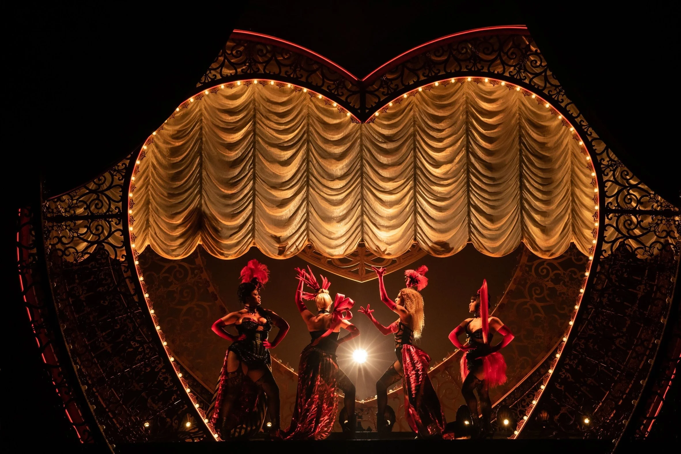 MOULIN%2Bdancers%2Bon%2Bstage.jpg