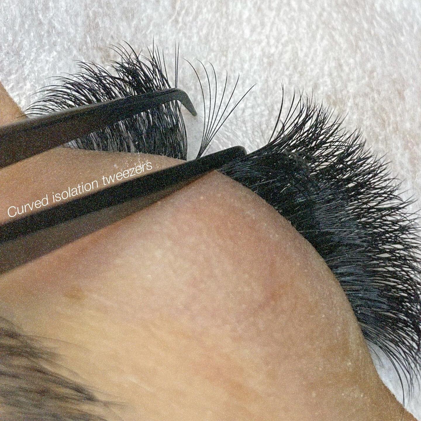 What&rsquo;s one of my must haves for lashing? Curved isolation tweezers! For me, I find it easier spread apart the lashes when the tweezers point down! It also allows me to hold my placement as I&rsquo;m making my fan. Even though majority of the ti