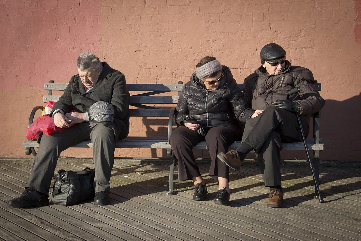 Three people on bench_Good_45.jpg