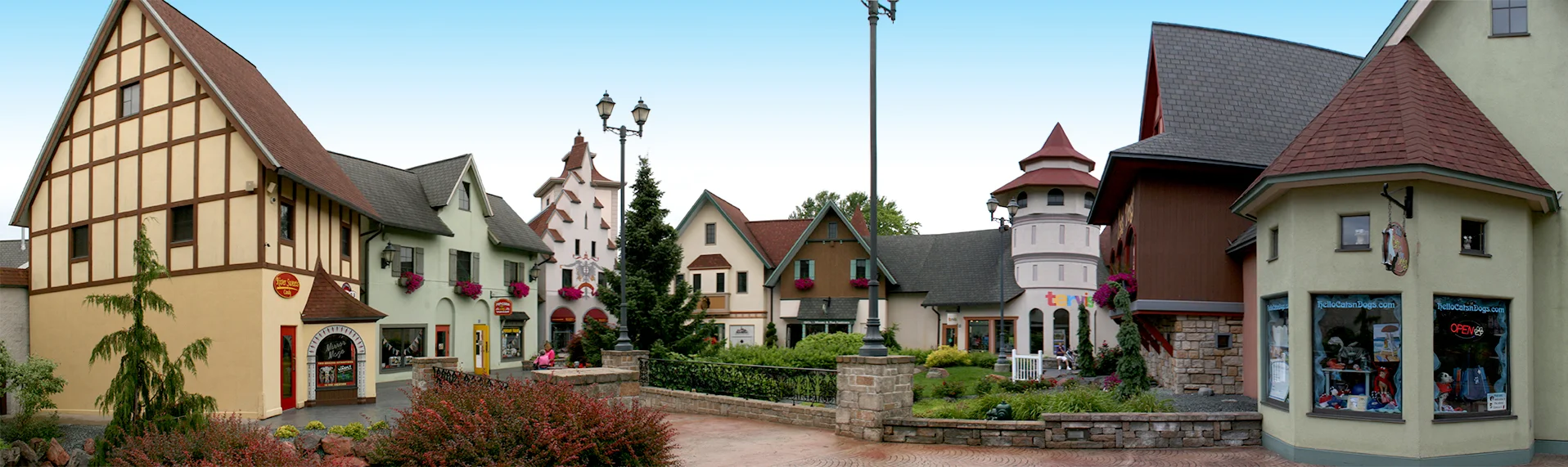 frankenmuth-river-place-shops-panorama-01.jpg