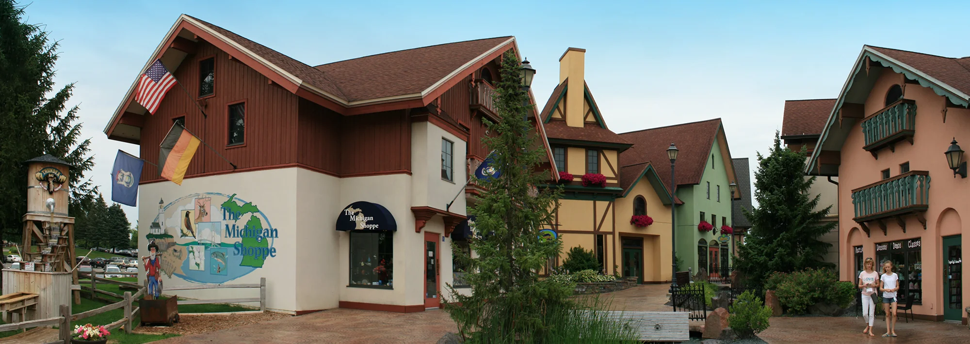 frankenmuth-river-place-shops-panorama-02.jpg