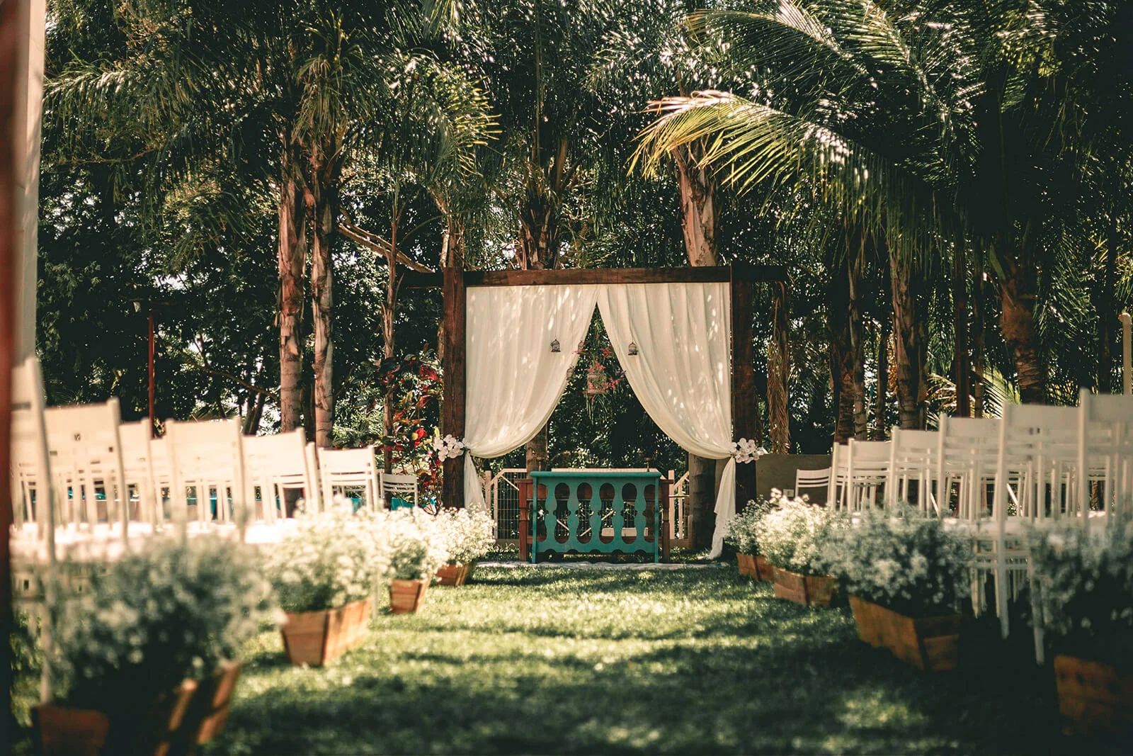 wedding-dress-venue-climate-styles-outdoor.jpg
