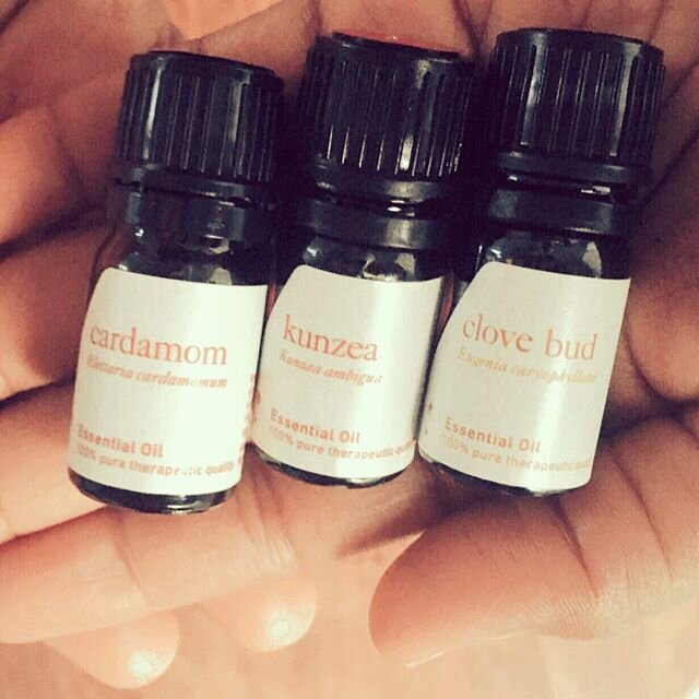 Diffusing essential oils adds a nice touch when you&rsquo;re home most of the day to help avoid getting or spreading the coronavirus. .
.
This week, I have been diffusing a blend of kunzea, clove bud, cardamom and tea tree to help clear the air and h