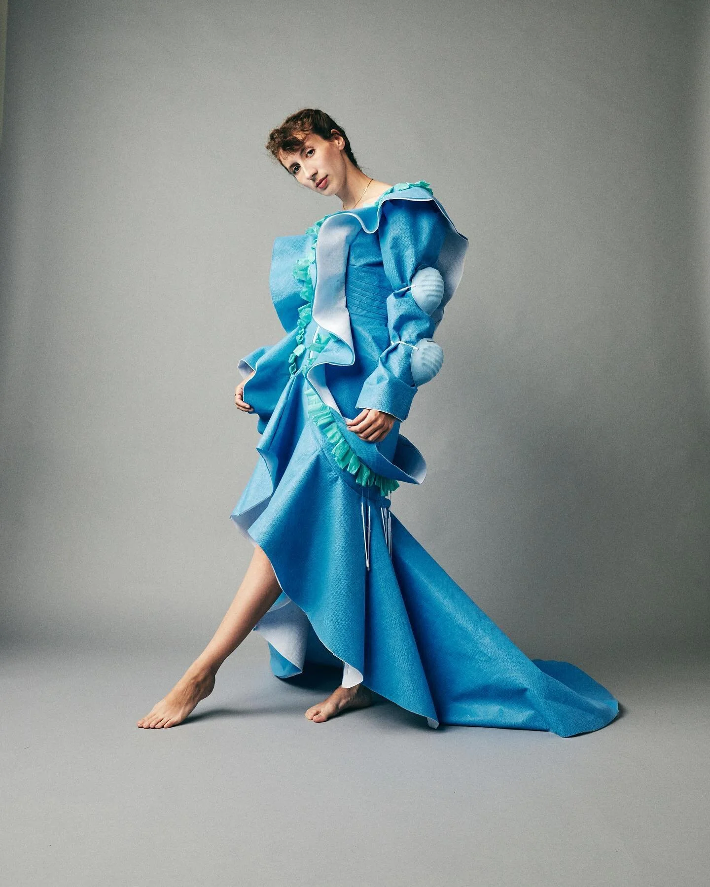 Swipe for the sketch!! You can definitely spy the blue wrap, but did you spot the nasal swabs / medical gloves / surgical masks?! 

photo cred to @mark_yaggie 🥲💫✨