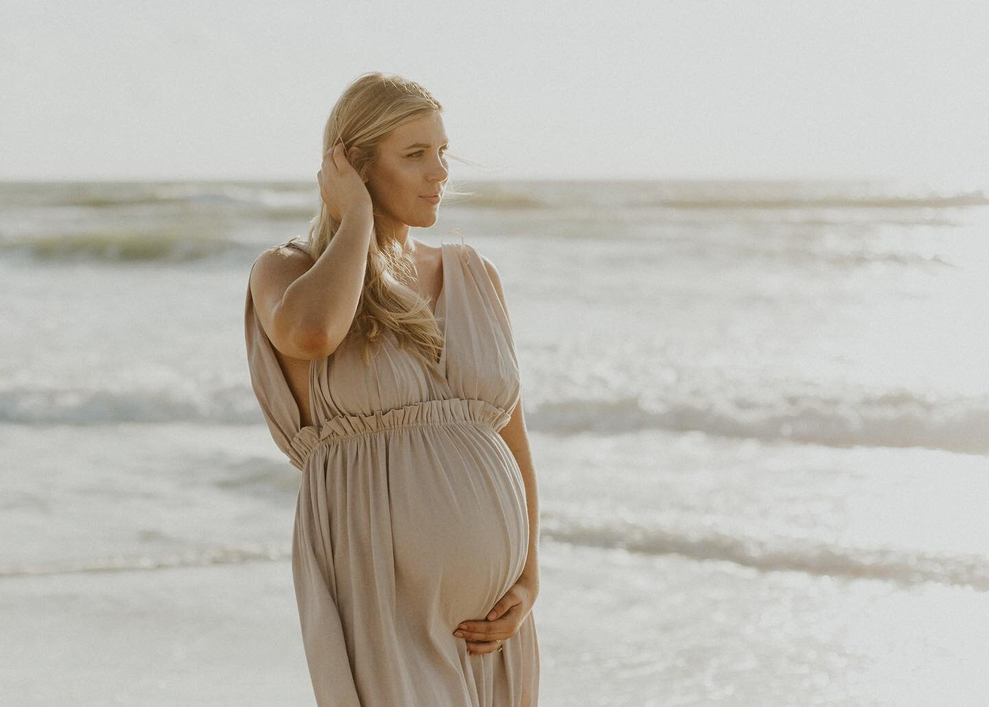 This maternity session✨ I LOVE my job so much!!❤️
.
.
.
#orlandophotographer #centralfloridaphotographer #winterparkphotographer #maternitysession #maternityphotography