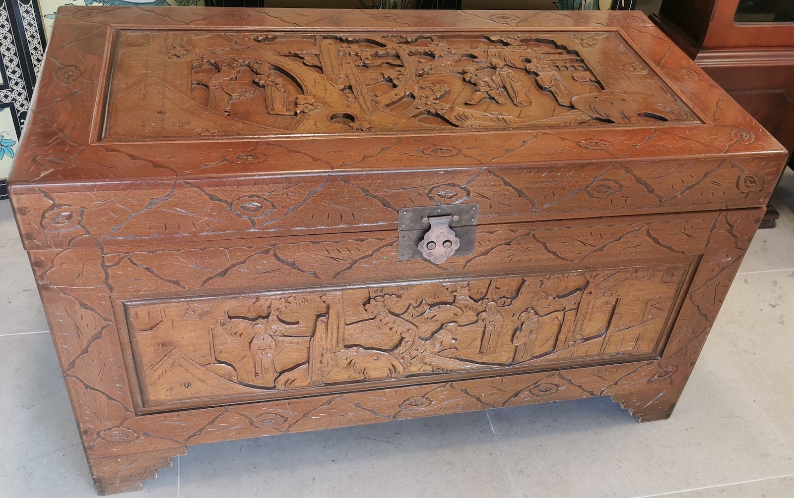 LARGE CAMPHOR WOOD CHEST