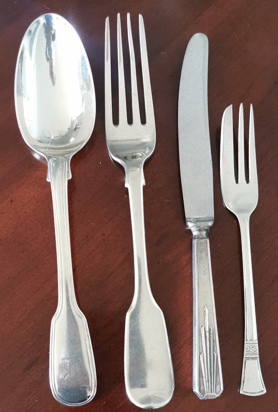 HARLEQUIN 4-PERSON STERLING SILVER CUTLERY SET.