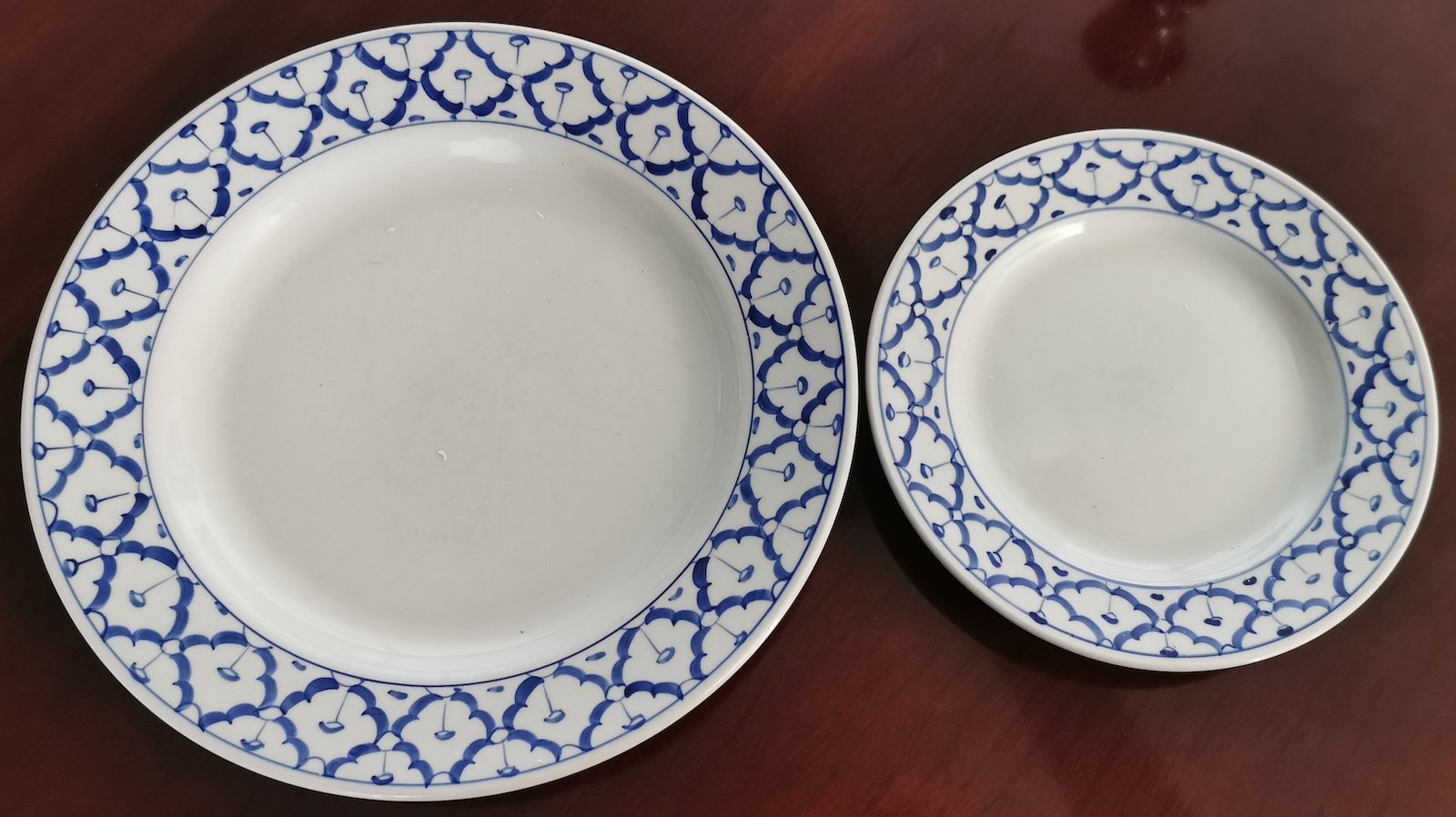  GG8670 Set 12 Blue and white restaurant quality dinner plates (26.5cm) and side plates (19cm), $50 set 6, Retired Antique dealer, formerly Grace Galleries, selling off his personal collection. Online and by appointment. Phone 0408 109 427 grace@grac